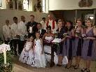 Das Brautpaar Elena Lacanlale und Thomas Raich mit Brautjungferen und deren Begleiter mit Pfarrer Dr.Spieler
