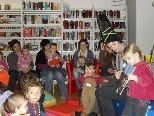 Den spielerischen Zugang zu Büchern ermöglicht die Aktion "Frastner Bücherzwerge" Den spielerischen Zugang zu Büchern ermöglicht die Aktion "Frastner Bücherzwerge"