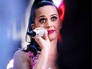Katy Perry beehrt die Arena mit ihrer Anwesenheit. Katy Perry beehrt die Arena mit ihrer Anwesenheit.