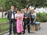 Marita Stemer und Florian Köberle mit Kindern und Trauzeugen vor der standesamtlichen Hochzeit am 10.9 Marita Stemer und Florian Köberle mit Kindern und Trauzeugen vor der standesamtlichen Hochzeit am 10.9