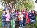 Als Abschluss des Umweltprojektes wurde gemeinsam ein Apfelbaum im Kindergarten gepflanzt.
