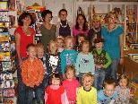 Der Kindergarten zu Besuch in der Pfarrbücherei Der Kindergarten zu Besuch in der Pfarrbücherei
