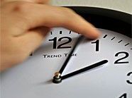 Die Uhren wurden um eine Stunde zurück gestellt. Die Uhren wurden um eine Stunde zurück gestellt.