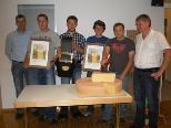 Gratulationen von der Alp-und Augemeinschaft gab es für Manuel Gasser und Stefan Hilbe