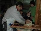 Kindergartenkinder besuchen Armin Bell und bekommen Einblick in die Sauerkrautherstellung