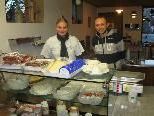 Nathalie Kühne zusammen mit Federico Francone im Hofladen Nathalie Kühne zusammen mit Federico Francone im Hofladen