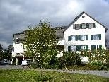 Nur das Gasthaus (links) wird abgerissen, das Wohnhaus von Familie Lampert (rechts) wird saniert. Nur das Gasthaus (links) wird abgerissen, das Wohnhaus von Familie Lampert (rechts) wird saniert.