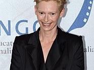 Wird demnächst 50 und hat damit kein Problem: Tilda Swinton. Wird demnächst 50 und hat damit kein Problem: Tilda Swinton.