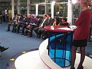 Die Diskussion in der Wiener Hauptbücherei wurde weltweit ausgestrahlt. Die Diskussion in der Wiener Hauptbücherei wurde weltweit ausgestrahlt.