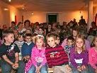 Dutzende Kinder kamen um die Geschichte des "kleinen Ich bin Ichs" zu erleben Dutzende Kinder kamen um die Geschichte des "kleinen Ich bin Ichs" zu erleben