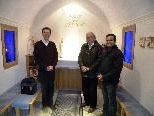 Kaplan Rainer Büchel, Rudolf Kuhn und Pfarrer Antony Payyapilly in der Kapelle Kaplan Rainer Büchel, Rudolf Kuhn und Pfarrer Antony Payyapilly in der Kapelle