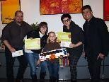 Ralf Loacker, Maria Ellensohn und Clemens Ender mit den Gewinnern des Luftballonwettbewerbs. Ralf Loacker, Maria Ellensohn und Clemens Ender mit den Gewinnern des Luftballonwettbewerbs.