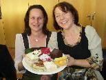Schmackhafte Kuchen genossen auch Regina und Simone (Bäuerinnen aus Brederis). Schmackhafte Kuchen genossen auch Regina und Simone (Bäuerinnen aus Brederis).