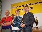 Das Siegerfoto mit Peter Mittelberger (2.), Georg Fröwis (1.) und Alois Planatscher (3.) Das Siegerfoto mit Peter Mittelberger (2.), Georg Fröwis (1.) und Alois Planatscher (3.)