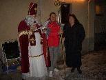 Der Nikolaus hatte auch für das Wirtepaar Linde und Rudi einiges parat.