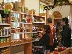 Mit Ihrem Einkauf im Weltladen beim Kirchplatz unterstützen sie die Arbeit der Kleinbauern und Produzenten in den Entwicklungsländern Mit Ihrem Einkauf im Weltladen beim Kirchplatz unterstützen sie die Arbeit der Kleinbauern und Produzenten in den Entwicklungsländern