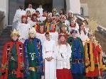 Die Batschunser Sternsinger vor der Kirche. Die Batschunser Sternsinger vor der Kirche.