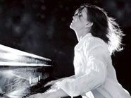 Die ungarische Ausnahme-Pianistin Csilla Szentpeteri Die ungarische Ausnahme-Pianistin Csilla Szentpeteri