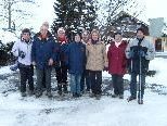 Eine Gruppe der Wanderer vor der schönen Wanderung Eine Gruppe der Wanderer vor der schönen Wanderung