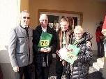 Die Jubilare, Joe Egle und Heinrich Sandrell, mit Bürgermeister Martin Netzer. Die Jubilare, Joe Egle und Heinrich Sandrell, mit Bürgermeister Martin Netzer.