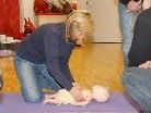 Durch die Präsenz vieler Eltern wurde auch die Erste Hilfe bei Säuglingen und Kindern thematisiert. Durch die Präsenz vieler Eltern wurde auch die Erste Hilfe bei Säuglingen und Kindern thematisiert.