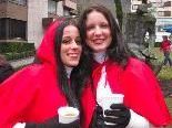 Kathrin und Janine als Rotkäppchen freuten sich ob der guten Stimmung Kathrin und Janine als Rotkäppchen freuten sich ob der guten Stimmung