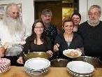 Diakon Anton Pepelnik und sein Team luden zum Suppenessen für einen guten Zweck.