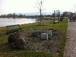 Die Drahtbänke am Seeufer werden eingeholt und gegen komfortablere Parkbänke eingetauscht. Die Drahtbänke am Seeufer werden eingeholt und gegen komfortablere Parkbänke eingetauscht.