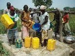 Freude bei den Bewohnern in Burkina Faso über ihren neuen Brunnen. Freude bei den Bewohnern in Burkina Faso über ihren neuen Brunnen.