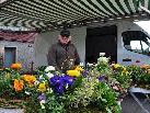 Jetzt lässt der Wochenmarkt wieder Blumen sprechen! Jetzt lässt der Wochenmarkt wieder Blumen sprechen!