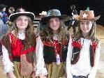 Nadja, Desiree und Chiara verkleideten sich als Cowgirls