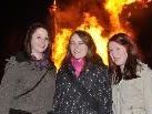 Sonja, Julia und Isi genossen das Funkentreiben. Sonja, Julia und Isi genossen das Funkentreiben.