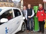 Vizebürgermeister Johannes Welte, Markus Markstaler und Gerhard Bickel mit dem neuen Elektroauto. Vizebürgermeister Johannes Welte, Markus Markstaler und Gerhard Bickel mit dem neuen Elektroauto.