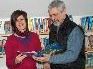 Vorlesestunde mit Mag. Corina Nachbaur auf dem Bild mit Bibliotheksleiter Herbert Gassner Vorlesestunde mit Mag. Corina Nachbaur auf dem Bild mit Bibliotheksleiter Herbert Gassner
