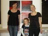 (v.l.) Die Künstlerinnen Marianne Grimstrup Britt Nyberg Chromy zeigen ihre Werke in der Villa Claudia.