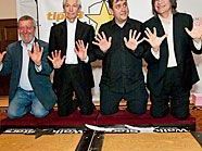 Charlie Watts (2.v.l.) und seine Kollegen von The ABC&D of Boogie Woogie am Walk of Stars. Charlie Watts (2.v.l.) und seine Kollegen von The ABC&D of Boogie Woogie am Walk of Stars.