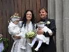Eine Heirat und zwei Taufen zelebrierten Michelle und Günter Bucher mit ihren Töchtern.