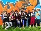 SchülerInnen der 4c-Klasse präsentieren Graffitikunst
