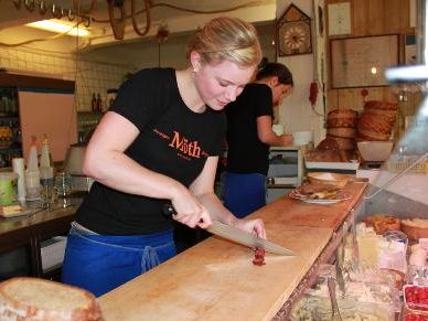 Unternehmen sind aufgerufen, freie Ferienjobs und Lehrstellen im aha zu melden. Unternehmen sind aufgerufen, freie Ferienjobs und Lehrstellen im aha zu melden.