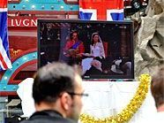 Wenig Publikum fand sich zum Royals-Schauen in der Lugner City ein. Wenig Publikum fand sich zum Royals-Schauen in der Lugner City ein.