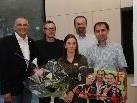 ASKÖ-Präs. Eckart Neururer, Mag, Günther Kraft, Bgm. Rainer Siegele und Trainer Dragan Leiler freuen sich mit Bettina Plank über den großartigen Erfolg.