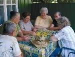 Auch diesen Sommer bietet die Caritas Vorarlberg gemeinsam mit promente Vorarlberg Seniorenerholungswochen für Menschen mit Demenz und deren Angehörige an.