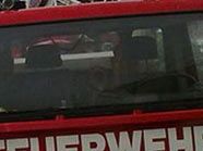 Das Unfallfahrzeug fing sofort Feuer. Das Unfallfahrzeug fing sofort Feuer.