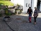 Die richtige Anwendung des hauseigenen Feuerlöschers wurde erklärt. Die richtige Anwendung des hauseigenen Feuerlöschers wurde erklärt.