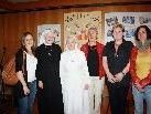 E-Qalin-Kerngruppe mit Ingrid Norer (Leiterin), Sr. Oberin Adela Giesinger, Sr. J. Nikolina Walch, Ina Rüdisser, Marion Bumberger und Gertrud Weber. E-Qalin-Kerngruppe mit Ingrid Norer (Leiterin), Sr. Oberin Adela Giesinger, Sr. J. Nikolina Walch, Ina Rüdisser, Marion Bumberger und Gertrud Weber.