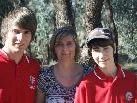 (v.l.) Silbermedaillengewinner Lukas rinderer, Mutter Birgit & Junioren-Weltmeister im Bogenschießen Dominik Rinderer in Australien (v.l.) Silbermedaillengewinner Lukas rinderer, Mutter Birgit & Junioren-Weltmeister im Bogenschießen Dominik Rinderer in Australien