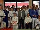 Bgm. Andi Haid (Mitte) und Judo-Urgestein Hermann Biberger (knieend) Bgm. Andi Haid (Mitte) und Judo-Urgestein Hermann Biberger (knieend)