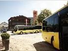 Bus-Verkehr auf der Zentrums-Kreuzung in Krumbach