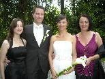 Caroline und Sebastian Holaschke mit den Trauzeugen im Garten der Villa Grünau. Caroline und Sebastian Holaschke mit den Trauzeugen im Garten der Villa Grünau.