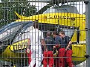 Der Achtjährige wurde mit dem Rettungshubschrauber ins Krankenhaus gebracht. Der Achtjährige wurde mit dem Rettungshubschrauber ins Krankenhaus gebracht.